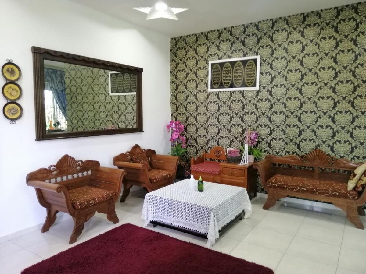 Hawwa Sara Muslim Homestay Malacca Exterior foto